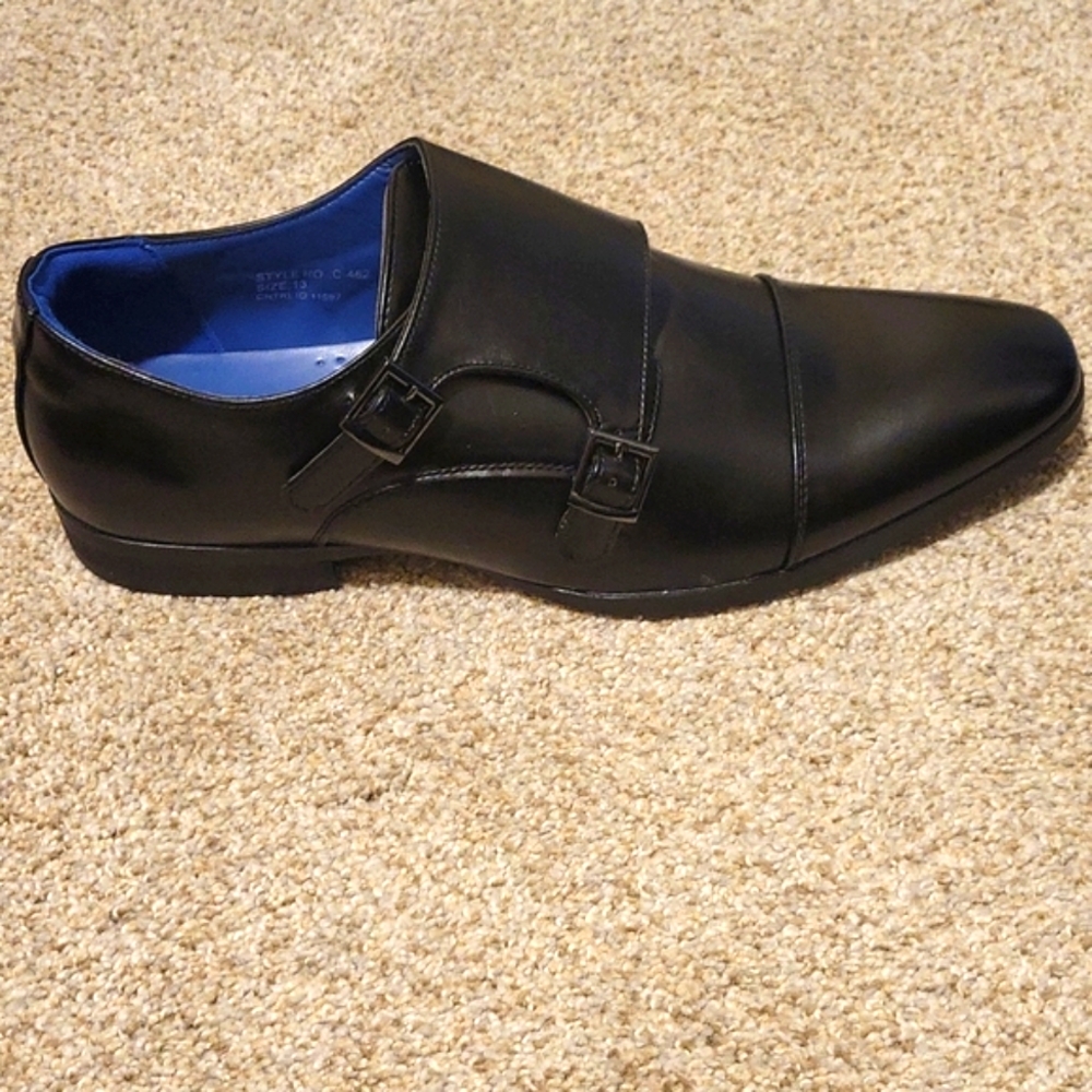 Vincent Cavallo Performance dress shoe in black.